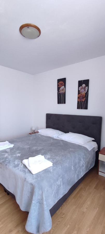 שיבניק Apartments Burazer מראה חיצוני תמונה