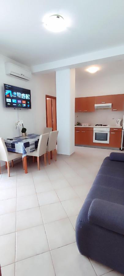 שיבניק Apartments Burazer מראה חיצוני תמונה