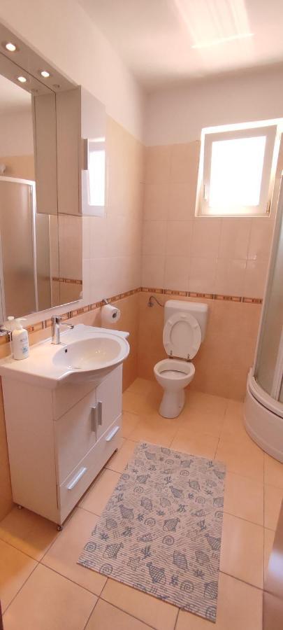שיבניק Apartments Burazer מראה חיצוני תמונה
